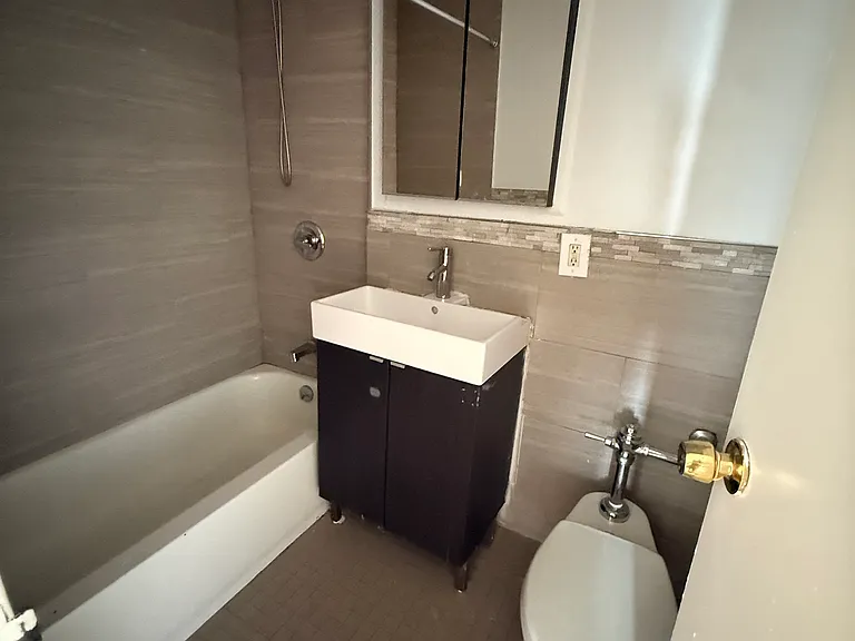 3030 Emmons Ave #5 — Photo 11