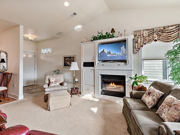 3rd image of 598 Nandina St