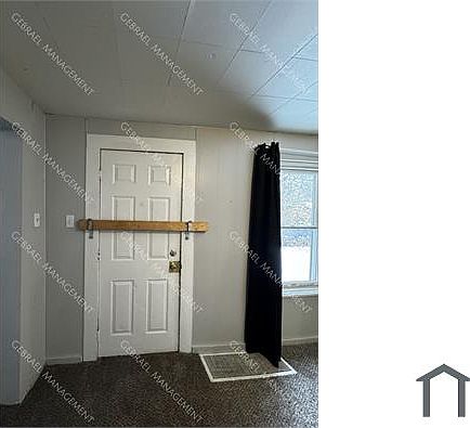 4th image of 924 Hughes Ave