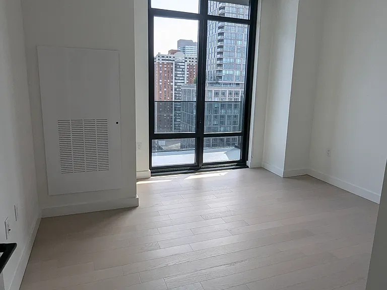 75 River Dr N #907 — Photo 26