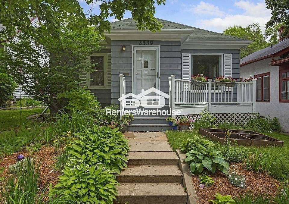 1st image of 2539 Buchanan St NE