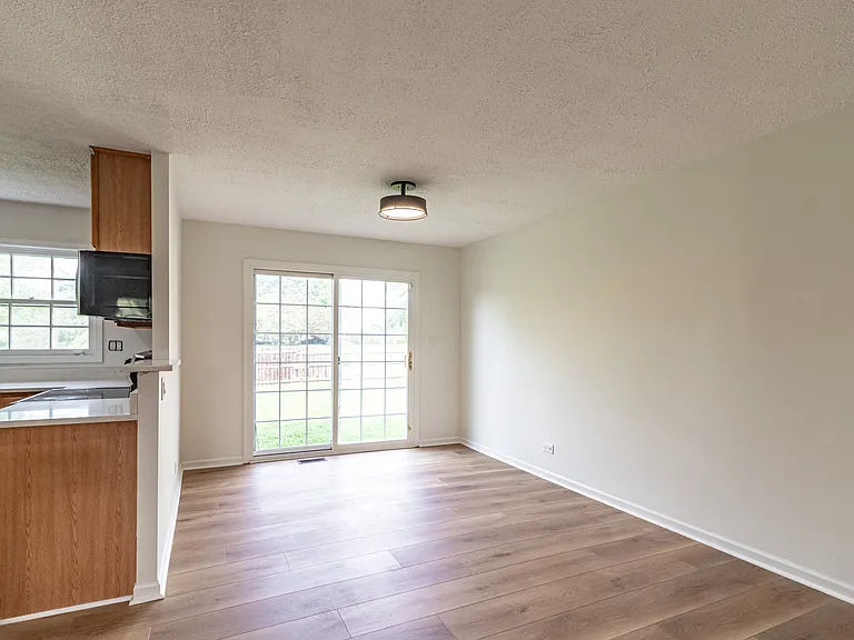 1075 Aspen Dr — Photo 7