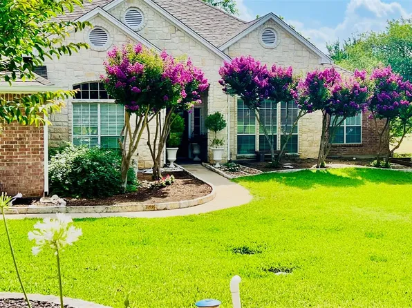 200 Carriage House Rd, Salado, TX 76571