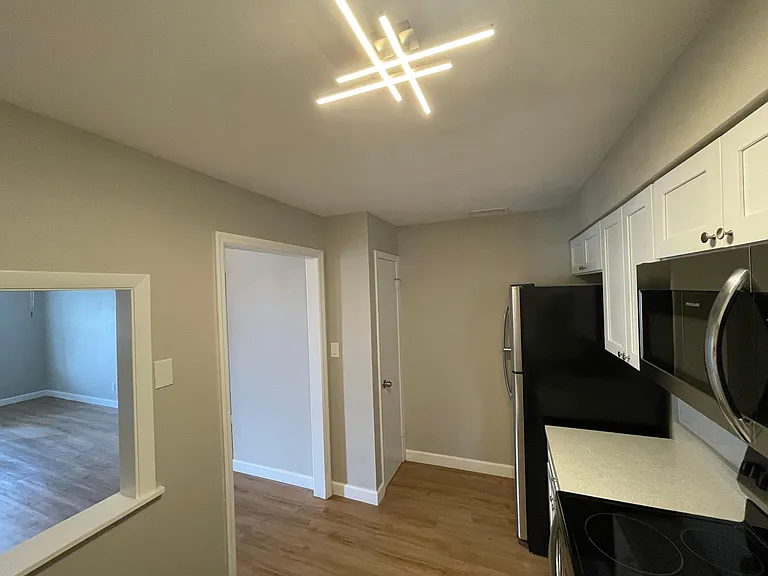 511 Duchess Ct #4 — Photo 5