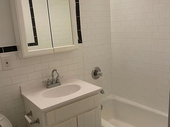 4th image of 3825 Parsons Blvd APT 2A