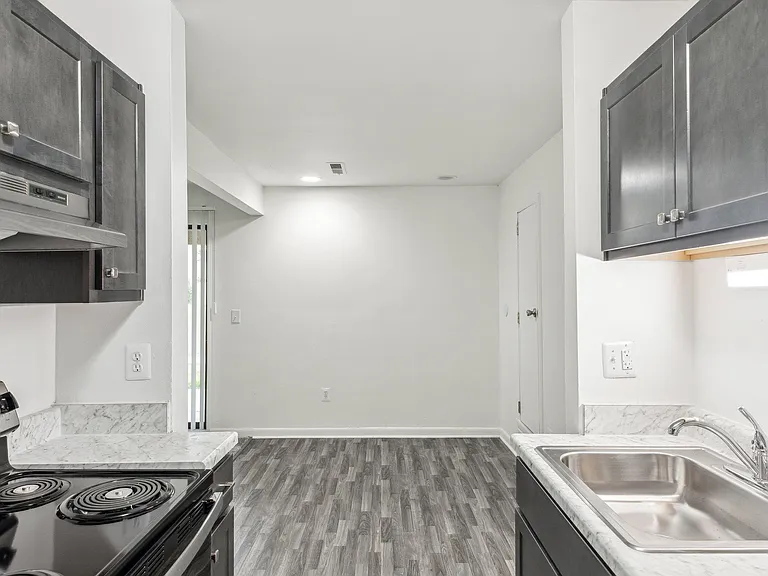 Kimberly Club Apartments — Photo 26