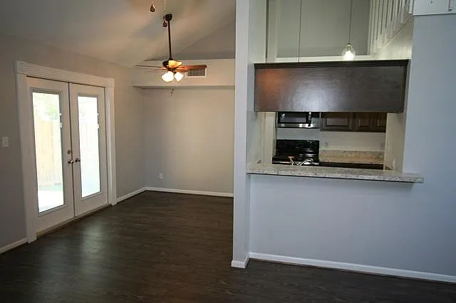 105 Maplewood Dr #D — Photo 3