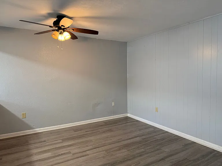 U-171 2811 S.W. Archer Rd. — Photo 2