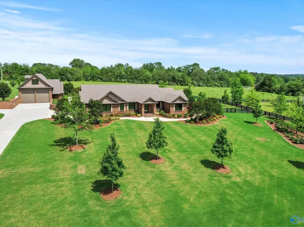 111 Appaloosa Dr, Albertville, AL 35951