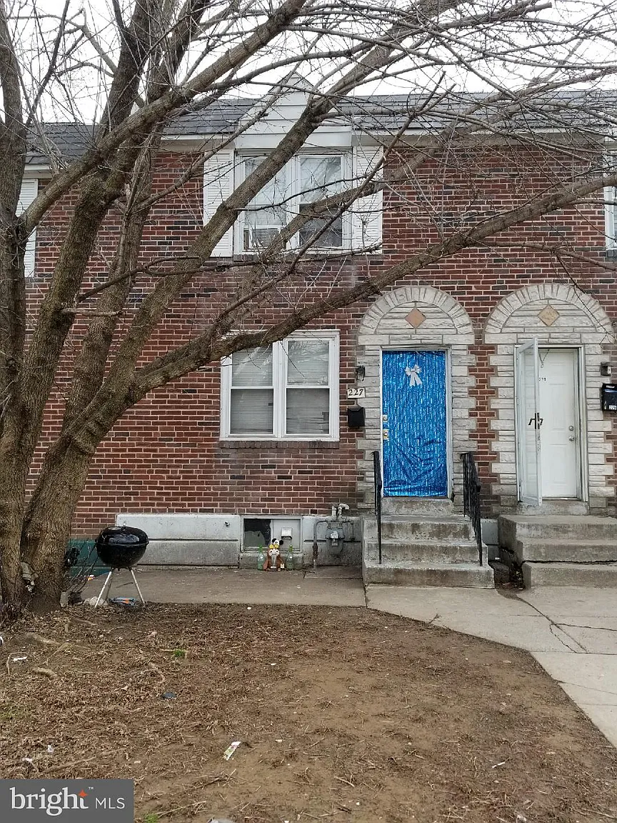 227 W 21st St photo 1
