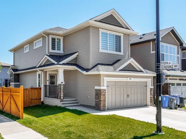 225 W Buckskin Way, Cochrane, AB T4C 2R7