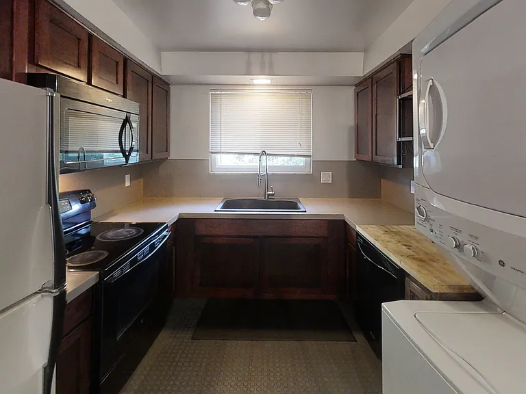 1546 Jones Dr #1546 — Photo 3