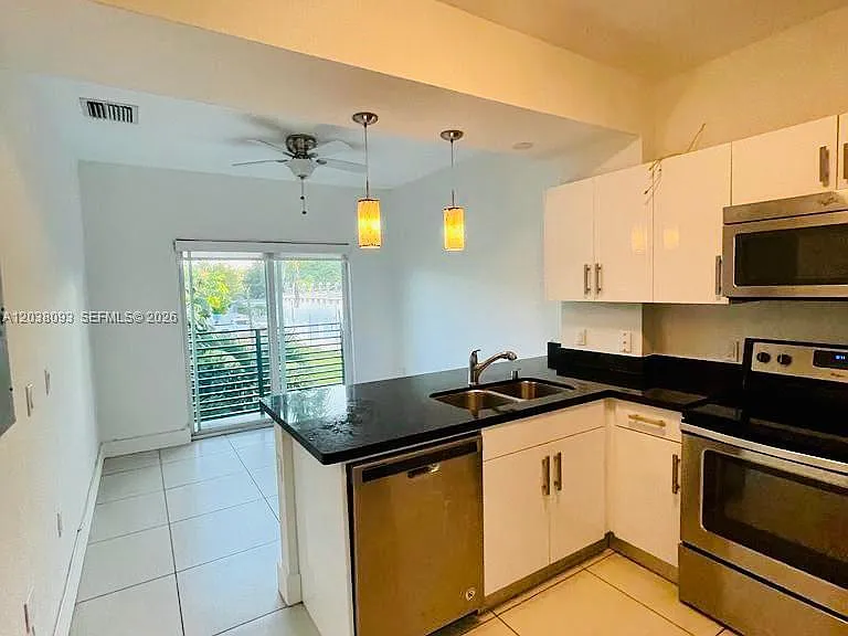 106 SE 9th Ct #201 — Photo 6