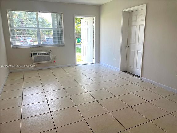 5th image of 7551 Venetian St APT 4