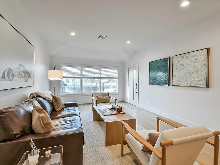 910 Algregg St — Photo 10