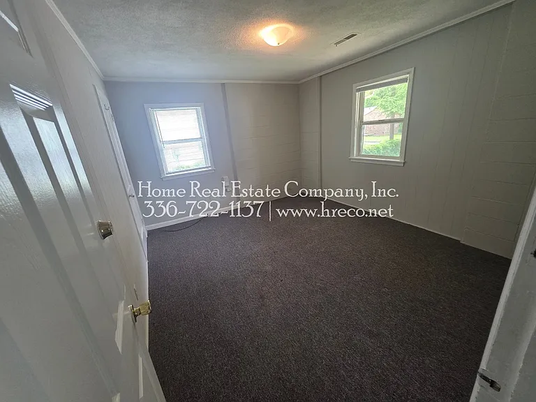 921 Taft St — Photo 6