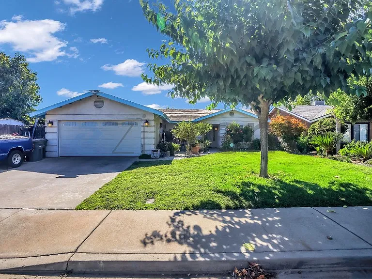 2411 Berry St — Photo 1