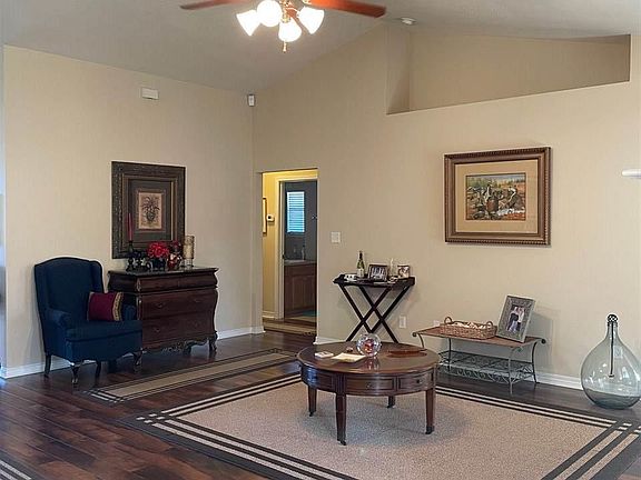 3rd image of 2040 Larkspur Cir