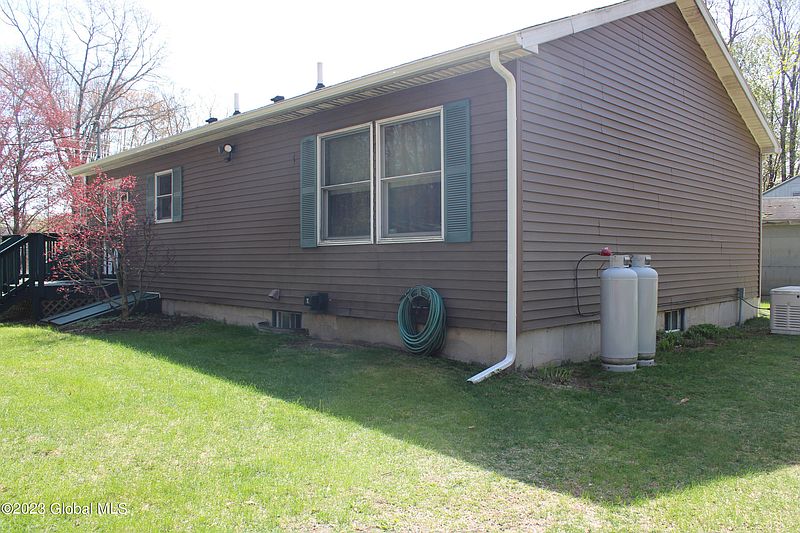 3rd image of 38 Hewitt Road