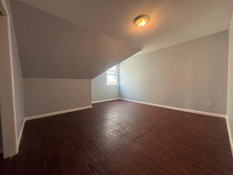 40 Center St — Photo 13