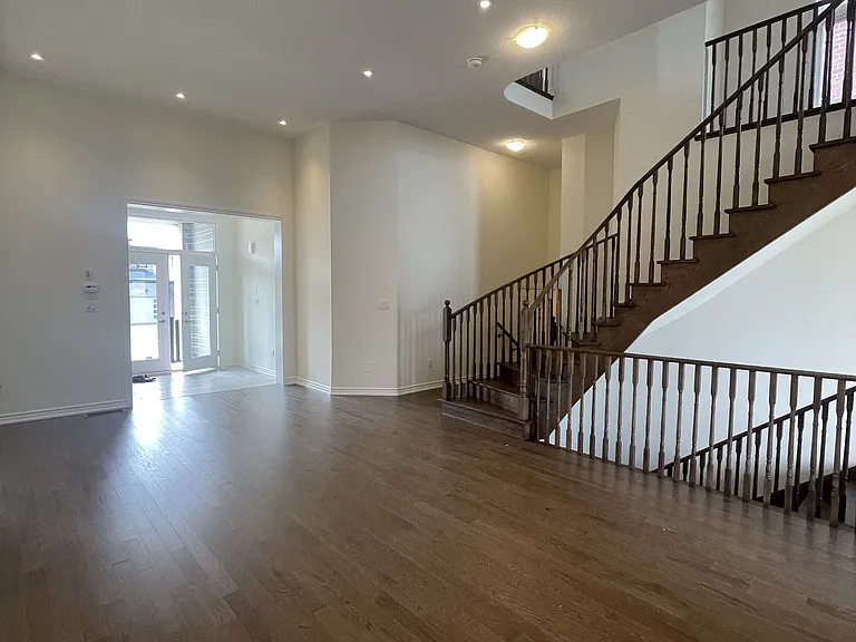 913 Rexton Dr — Photo 41