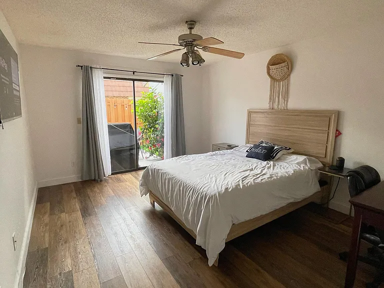 1420 Park Shore Cir #1 — Photo 10