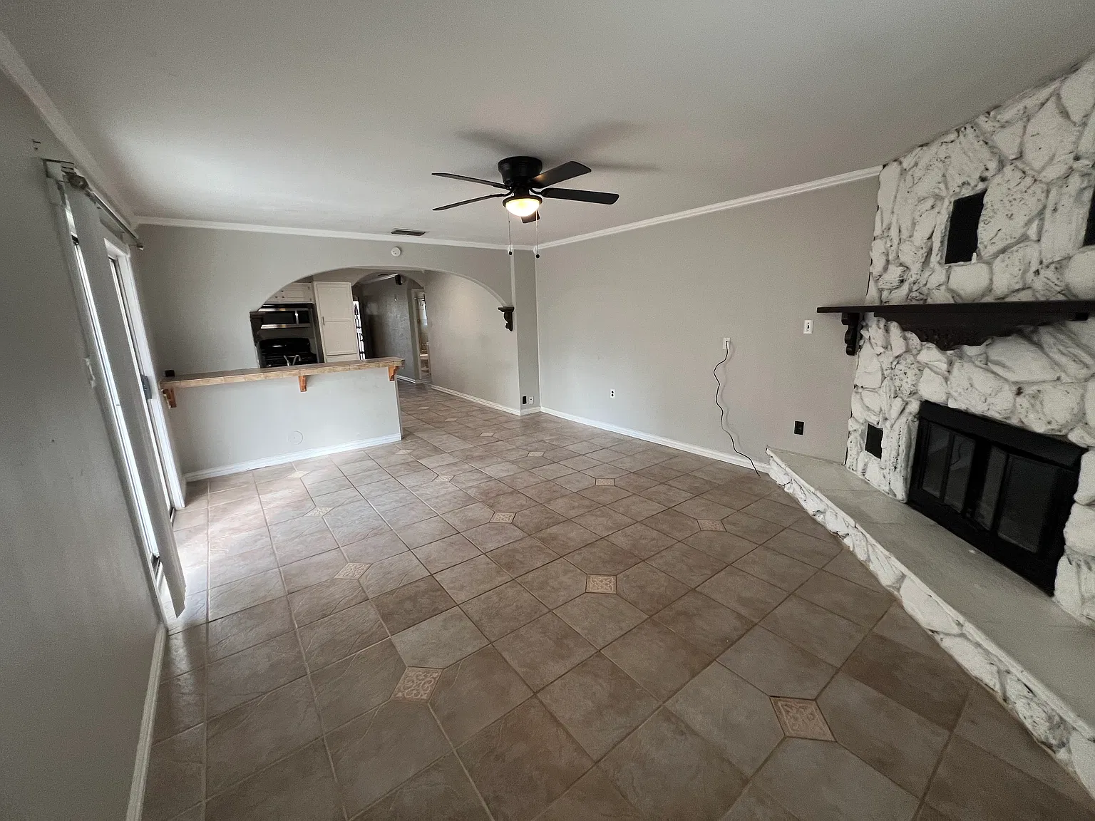 3 bed, 1252 sqft, $1,650 — Photo 2