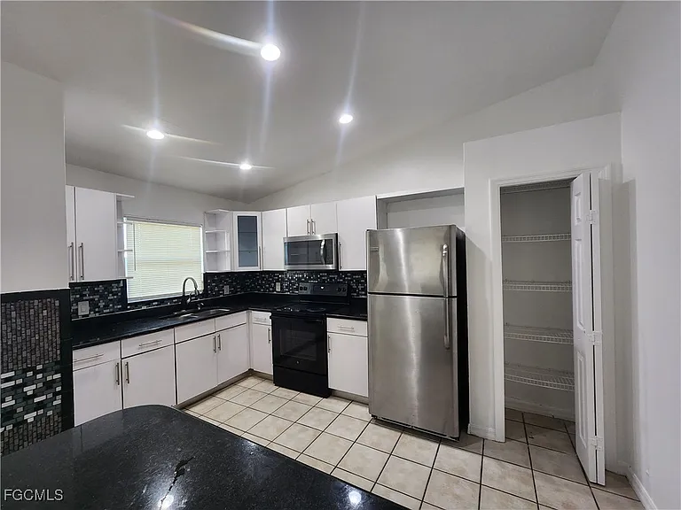 1248 Columbus Blvd #A — Photo 3