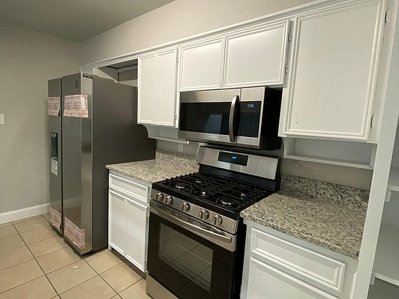 3rd image of 3037 Medina St #3037