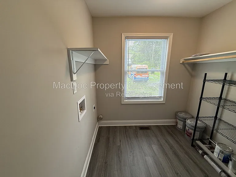 77 Lakeview Dr — Photo 9