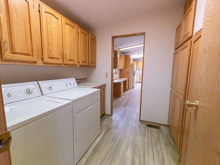 481 S Pomona Rd — Photo 7