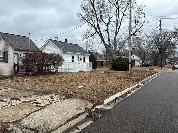 4th image of 838 Grand Ave
