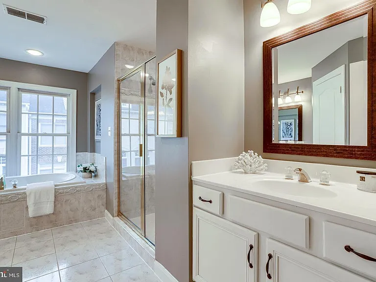 1601 Colonial Hills Dr — Photo 12