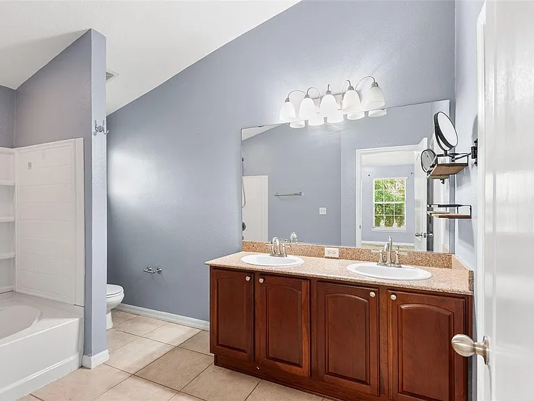 6745 Breezy Palm Dr — Photo 7