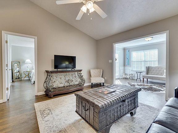 2nd image of 185 Kendallwood Ct