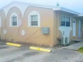 713 SW 3rd Pl, Dania, FL