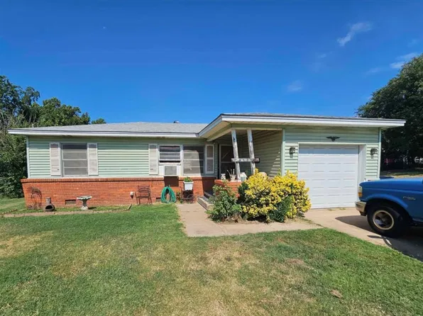 2202 S 13th St, Chickasha, OK 73018