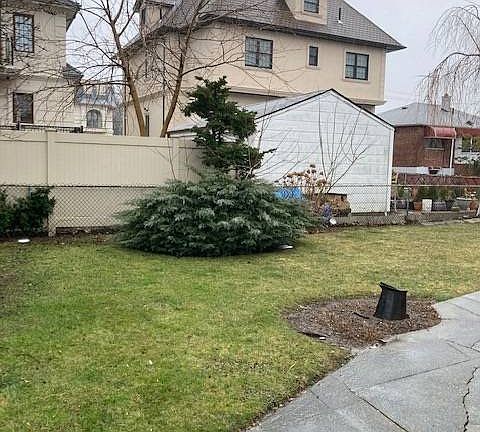 3rd image of 2316 E 64th St