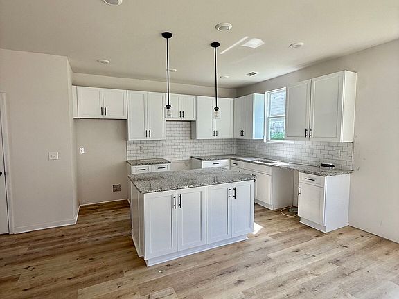 2nd image of 352 Jada Ln