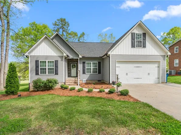 4805 Roby Dr, Archdale, NC 27263