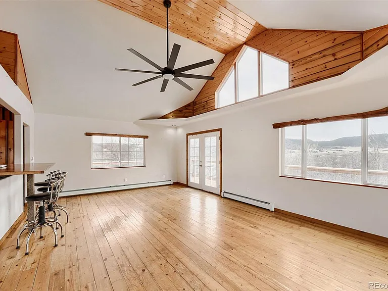 433 W Tomah Rd — Photo 9