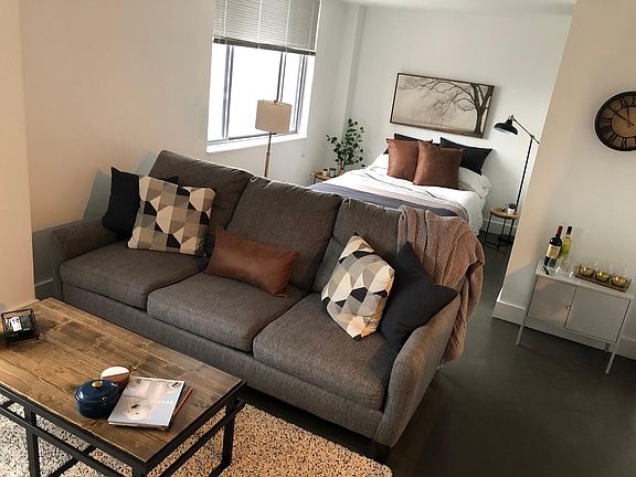 2nd image of 600 E 8th St APT 7E