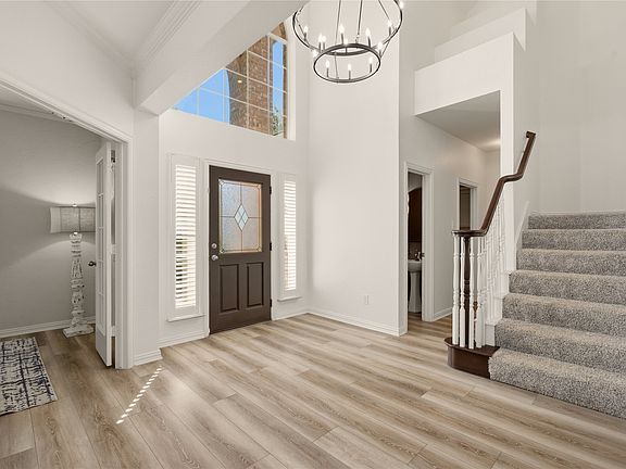3rd image of 708 Autumn Ridge Dr