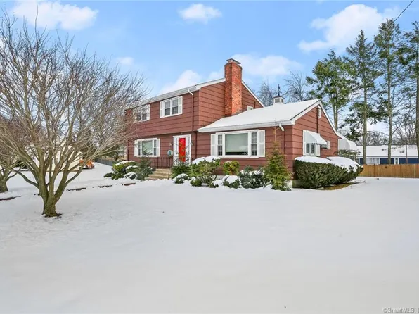 76 Ochsner Place, Trumbull, CT 06611