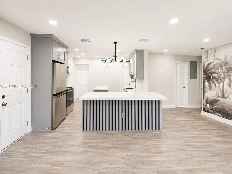 2573 Conroy Dr — Photo 10