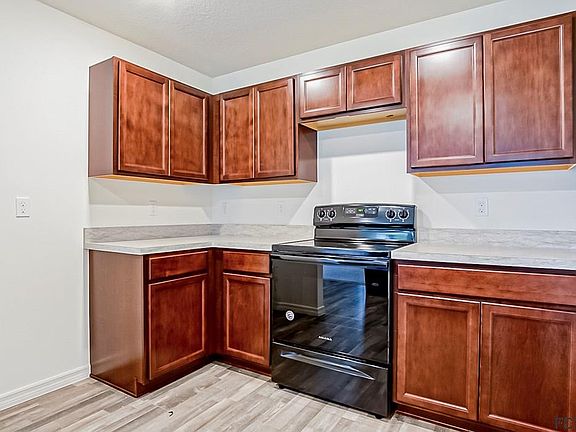 5th image of 6 Patchogue Ln