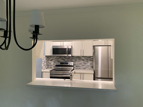 3rd image of 220 NE Dogwood St APT B102