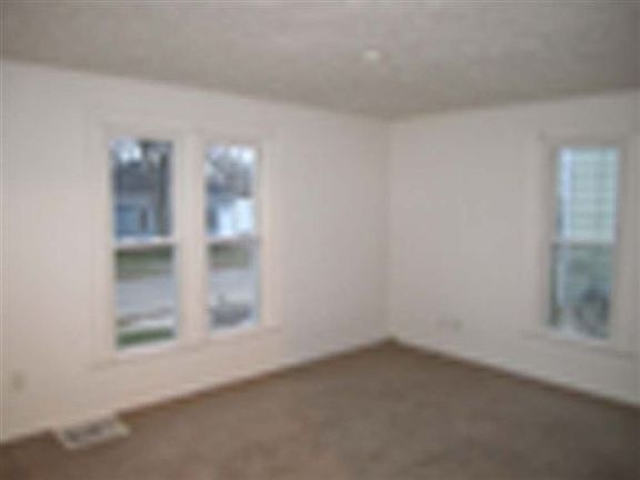 1420 Lyons Living Room