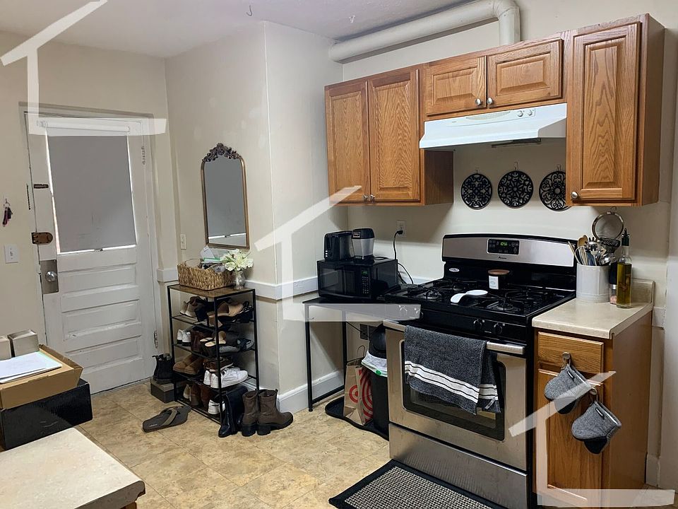 1st image of 20 Brock St APT 1