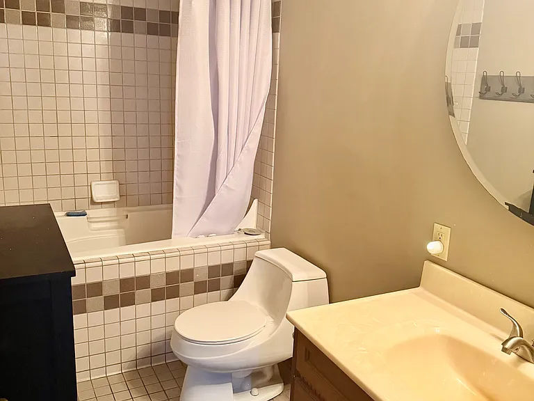 102 Stanford Way NE — Photo 9